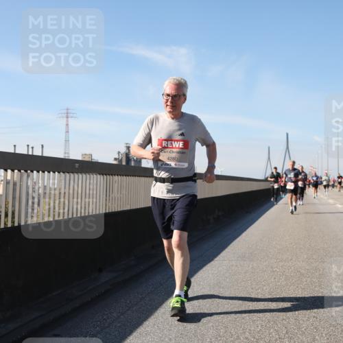 03.10.2025 - Köhlbrandbrückenlauf Yannick Fuchs http://msf.ph/oto/9195283 03.10.2025 11:58:50 Position 3 4280 meine-sportfotos.de