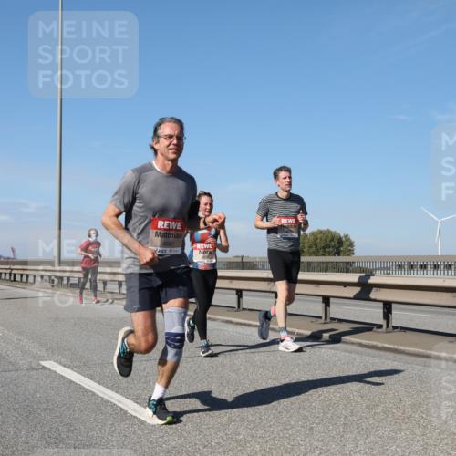 03.10.2025 - Köhlbrandbrückenlauf Yannick Fuchs http://msf.ph/oto/9195286 03.10.2025 11:58:52 Position 3 4890 meine-sportfotos.de
