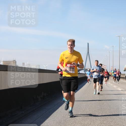 03.10.2025 - Köhlbrandbrückenlauf Yannick Fuchs http://msf.ph/oto/9195304 03.10.2025 11:58:59 Position 3 4565, 1 meine-sportfotos.de