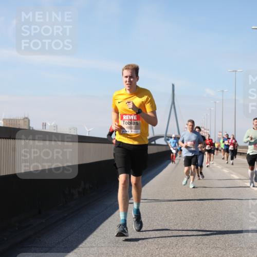 03.10.2025 - Köhlbrandbrückenlauf Yannick Fuchs http://msf.ph/oto/9195305 03.10.2025 11:58:59 Position 3 4565 meine-sportfotos.de