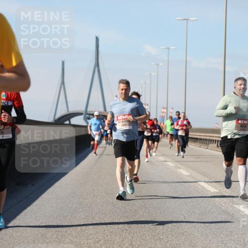 03.10.2025 - Köhlbrandbrückenlauf Yannick Fuchs http://msf.ph/oto/9195307 03.10.2025 11:59:00 Position 3 4566, 6429, 4889, 5178 meine-sportfotos.de
