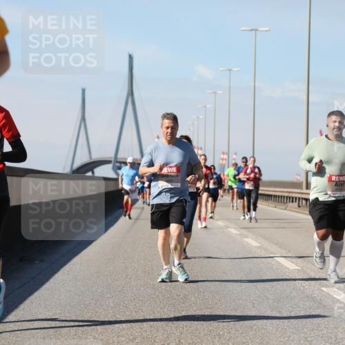 03.10.2025 - Köhlbrandbrückenlauf Yannick Fuchs http://msf.ph/oto/9195308 03.10.2025 11:59:00 Position 3 6429, 5178 meine-sportfotos.de