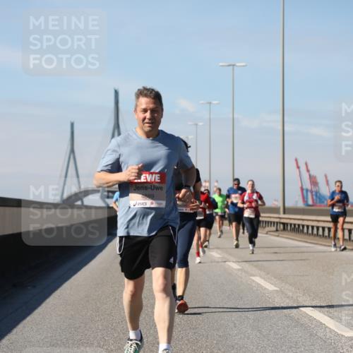03.10.2025 - Köhlbrandbrückenlauf Yannick Fuchs http://msf.ph/oto/9195315 03.10.2025 11:59:02 Position 3 4889 meine-sportfotos.de