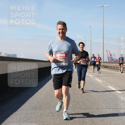 03.10.2025 - Köhlbrandbrückenlauf Yannick Fuchs http://msf.ph/oto/9195319 03.10.2025 11:59:03 Position 3 4889 meine-sportfotos.de