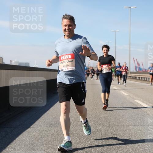 03.10.2025 - Köhlbrandbrückenlauf Yannick Fuchs http://msf.ph/oto/9195320 03.10.2025 11:59:03 Position 3 4889 meine-sportfotos.de