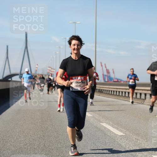 03.10.2025 - Köhlbrandbrückenlauf Yannick Fuchs http://msf.ph/oto/9195322 03.10.2025 11:59:04 Position 3 6040 meine-sportfotos.de