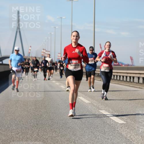 03.10.2025 - Köhlbrandbrückenlauf Yannick Fuchs http://msf.ph/oto/9195330 03.10.2025 11:59:06 Position 3 4829 meine-sportfotos.de