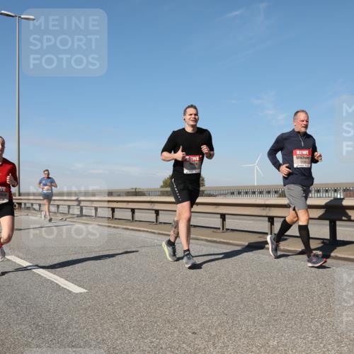 03.10.2025 - Köhlbrandbrückenlauf Yannick Fuchs http://msf.ph/oto/9195338 03.10.2025 11:59:08 Position 3 5148 meine-sportfotos.de