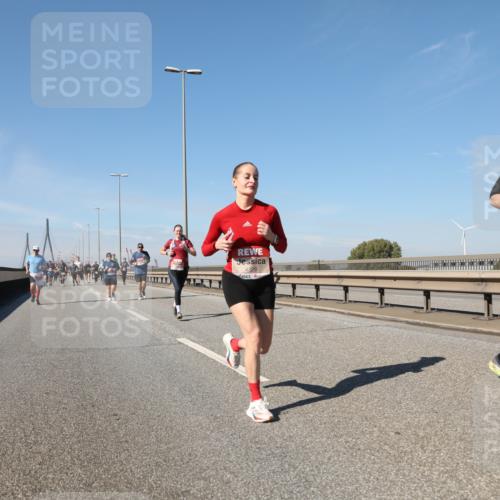 03.10.2025 - Köhlbrandbrückenlauf Yannick Fuchs http://msf.ph/oto/9195341 03.10.2025 11:59:08 Position 3 4829, 5304 meine-sportfotos.de