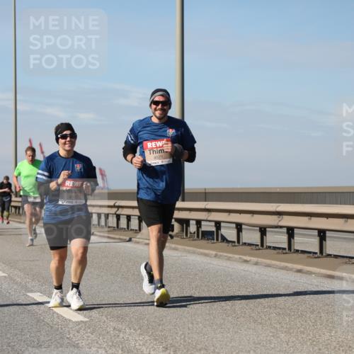 03.10.2025 - Köhlbrandbrückenlauf Yannick Fuchs http://msf.ph/oto/9195347 03.10.2025 11:59:11 Position 3 4570, 4571 meine-sportfotos.de