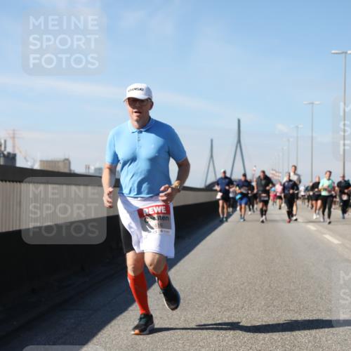 03.10.2025 - Köhlbrandbrückenlauf Yannick Fuchs http://msf.ph/oto/9195355 03.10.2025 11:59:13 Position 3 6416 meine-sportfotos.de