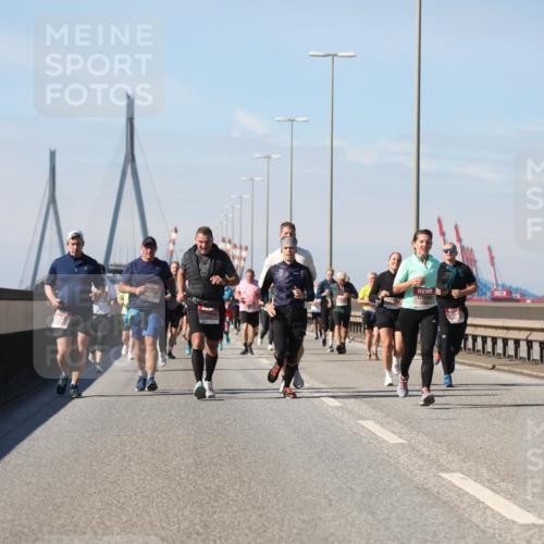 03.10.2025 - Köhlbrandbrückenlauf Yannick Fuchs http://msf.ph/oto/9195359 03.10.2025 11:59:14 Position 3 1 meine-sportfotos.de