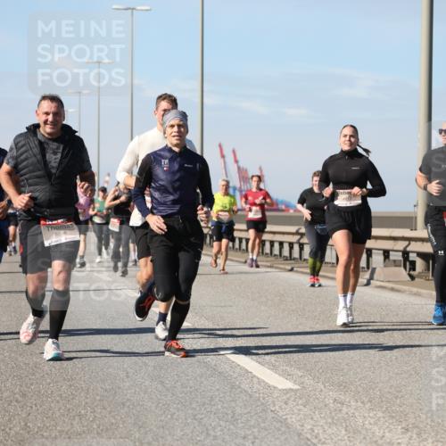 03.10.2025 - Köhlbrandbrückenlauf Yannick Fuchs http://msf.ph/oto/9195376 03.10.2025 11:59:18 Position 3 6035, 585, 4819, 4882, 5454 meine-sportfotos.de