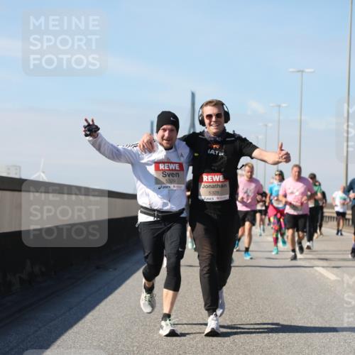 03.10.2025 - Köhlbrandbrückenlauf Yannick Fuchs http://msf.ph/oto/9195393 03.10.2025 11:59:23 Position 3 5329, 5328 meine-sportfotos.de