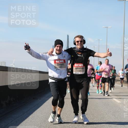03.10.2025 - Köhlbrandbrückenlauf Yannick Fuchs http://msf.ph/oto/9195394 03.10.2025 11:59:23 Position 3 5329, 5328 meine-sportfotos.de