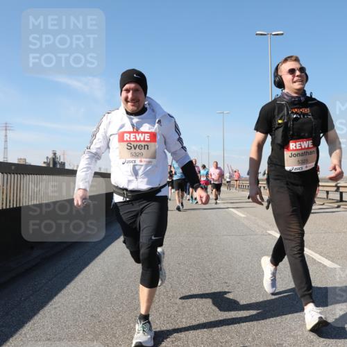 03.10.2025 - Köhlbrandbrückenlauf Yannick Fuchs http://msf.ph/oto/9195404 03.10.2025 11:59:25 Position 3 5329, 5328 meine-sportfotos.de