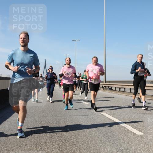 03.10.2025 - Köhlbrandbrückenlauf Yannick Fuchs http://msf.ph/oto/9195413 03.10.2025 11:59:28 Position 3 4264 meine-sportfotos.de