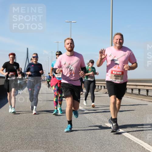03.10.2025 - Köhlbrandbrückenlauf Yannick Fuchs http://msf.ph/oto/9195415 03.10.2025 11:59:28 Position 3 5873 meine-sportfotos.de