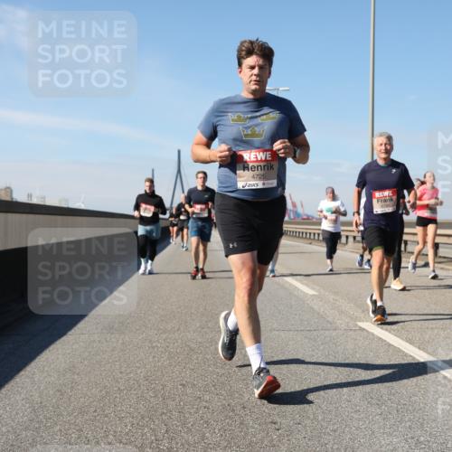 03.10.2025 - Köhlbrandbrückenlauf Yannick Fuchs http://msf.ph/oto/9195433 03.10.2025 11:59:32 Position 3 4725 meine-sportfotos.de