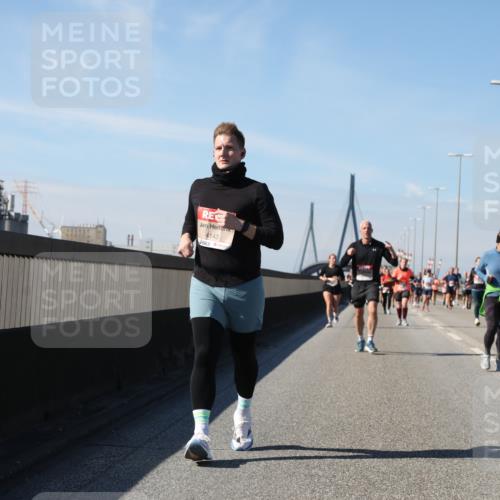 03.10.2025 - Köhlbrandbrückenlauf Yannick Fuchs http://msf.ph/oto/9195444 03.10.2025 11:59:35 Position 3 4143 meine-sportfotos.de