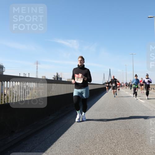03.10.2025 - Köhlbrandbrückenlauf Yannick Fuchs http://msf.ph/oto/9195447 03.10.2025 11:59:36 Position 3 4143 meine-sportfotos.de