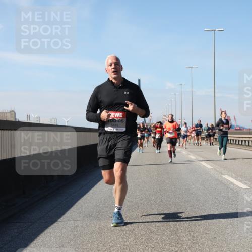 03.10.2025 - Köhlbrandbrückenlauf Yannick Fuchs http://msf.ph/oto/9195459 03.10.2025 11:59:39 Position 3 5449, 6758 meine-sportfotos.de