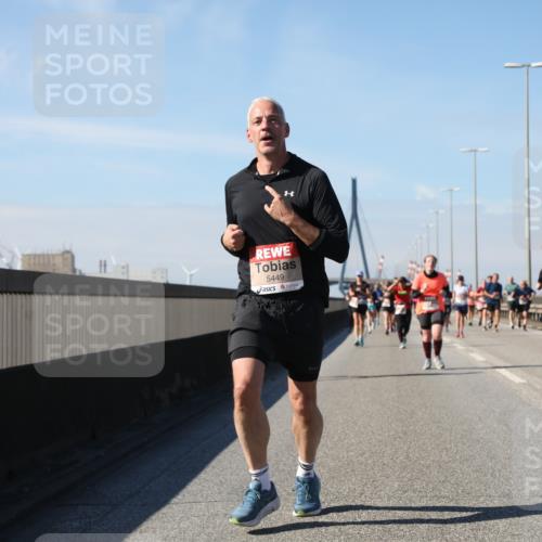03.10.2025 - Köhlbrandbrückenlauf Yannick Fuchs http://msf.ph/oto/9195460 03.10.2025 11:59:39 Position 3 5449 meine-sportfotos.de