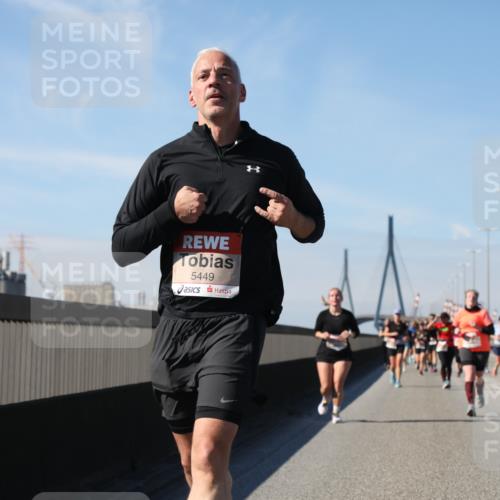 03.10.2025 - Köhlbrandbrückenlauf Yannick Fuchs http://msf.ph/oto/9195462 03.10.2025 11:59:39 Position 3 5449 meine-sportfotos.de