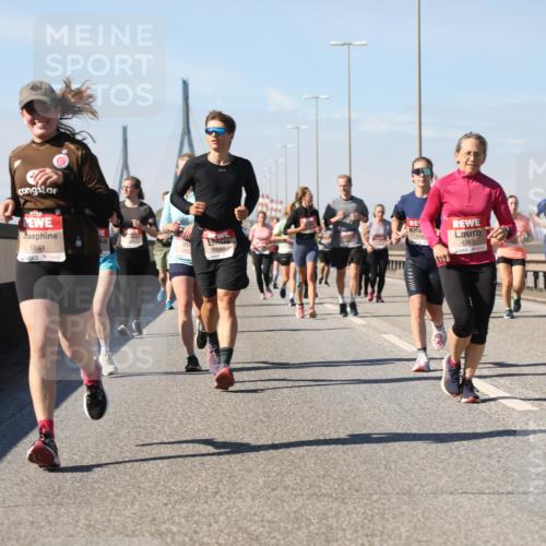 03.10.2025 - Köhlbrandbrückenlauf Yannick Fuchs http://msf.ph/oto/9195503 03.10.2025 11:59:50 Position 3 5841, 6645, 519, 4363 meine-sportfotos.de