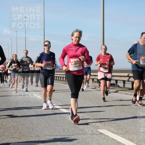 03.10.2025 - Köhlbrandbrückenlauf Yannick Fuchs http://msf.ph/oto/9195506 03.10.2025 11:59:51 Position 3 6645, 5192, 4363 meine-sportfotos.de