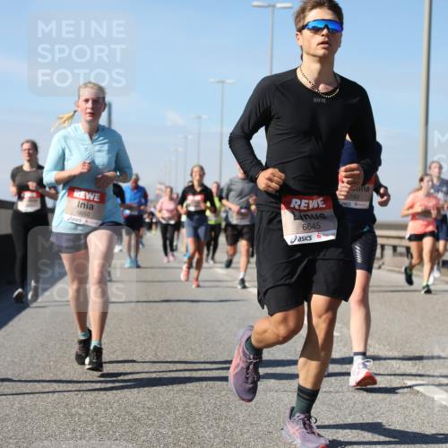 03.10.2025 - Köhlbrandbrückenlauf Yannick Fuchs http://msf.ph/oto/9195514 03.10.2025 11:59:52 Position 3 6645, 192, 6648, 6650 meine-sportfotos.de