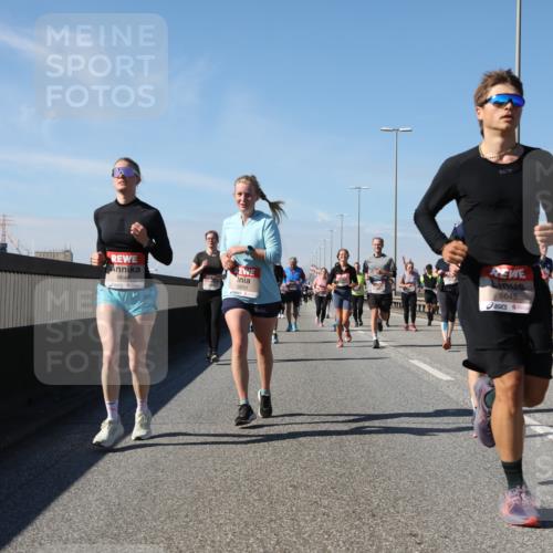 03.10.2025 - Köhlbrandbrückenlauf Yannick Fuchs http://msf.ph/oto/9195515 03.10.2025 11:59:52 Position 3 6645, 6648, 6650 meine-sportfotos.de
