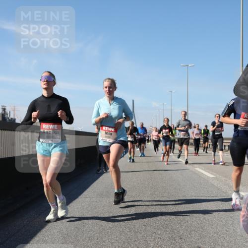 03.10.2025 - Köhlbrandbrückenlauf Yannick Fuchs http://msf.ph/oto/9195517 03.10.2025 11:59:53 Position 3 6648, 6650, 192, 6645 meine-sportfotos.de