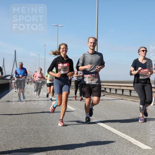 03.10.2025 - Köhlbrandbrückenlauf Yannick Fuchs http://msf.ph/oto/9195530 03.10.2025 11:59:56 Position 3 4661, 4631, 5003 meine-sportfotos.de