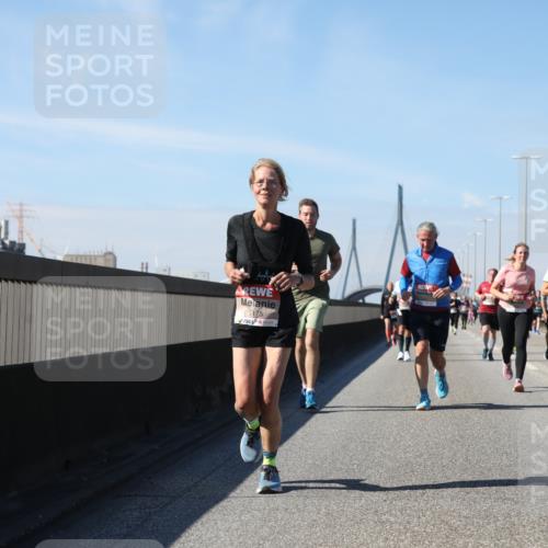 03.10.2025 - Köhlbrandbrückenlauf Yannick Fuchs http://msf.ph/oto/9195532 03.10.2025 11:59:56 Position 3 15175 meine-sportfotos.de