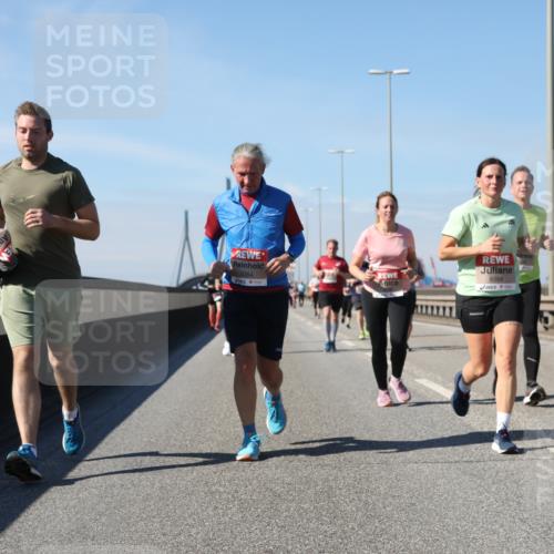 03.10.2025 - Köhlbrandbrückenlauf Yannick Fuchs http://msf.ph/oto/9195542 03.10.2025 11:59:58 Position 3 5084, 6589 meine-sportfotos.de