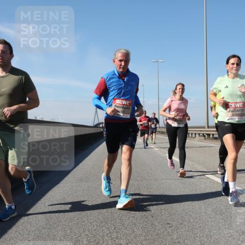 03.10.2025 - Köhlbrandbrückenlauf Yannick Fuchs http://msf.ph/oto/9195547 03.10.2025 11:59:59 Position 3 6, 084, 6589 meine-sportfotos.de