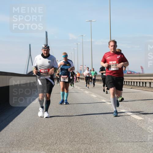 03.10.2025 - Köhlbrandbrückenlauf Yannick Fuchs http://msf.ph/oto/9195554 03.10.2025 12:00:01 Position 3 5483, 5917 meine-sportfotos.de