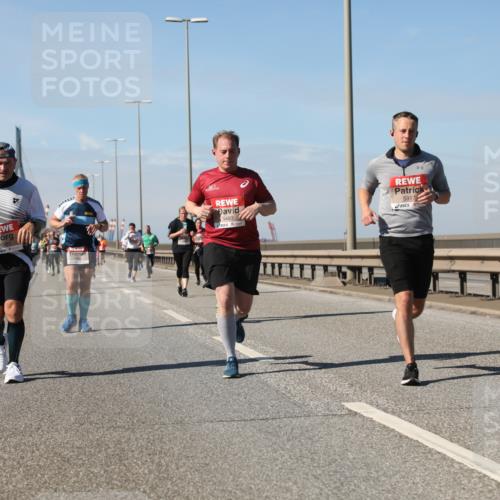 03.10.2025 - Köhlbrandbrückenlauf Yannick Fuchs http://msf.ph/oto/9195557 03.10.2025 12:00:02 Position 3 5483, 5917 meine-sportfotos.de