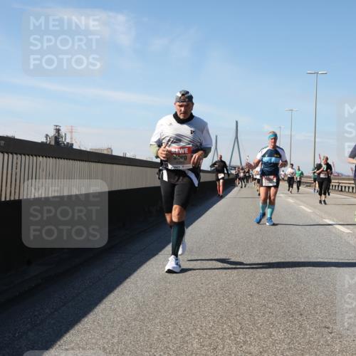 03.10.2025 - Köhlbrandbrückenlauf Yannick Fuchs http://msf.ph/oto/9195563 03.10.2025 12:00:03 Position 3 4393, 5483 meine-sportfotos.de