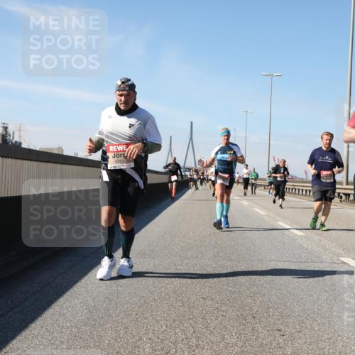 03.10.2025 - Köhlbrandbrückenlauf Yannick Fuchs http://msf.ph/oto/9195564 03.10.2025 12:00:03 Position 3 4393, 5483 meine-sportfotos.de