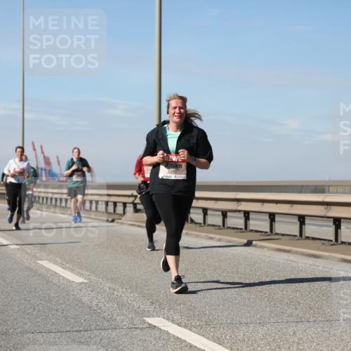 03.10.2025 - Köhlbrandbrückenlauf Yannick Fuchs http://msf.ph/oto/9195576 03.10.2025 12:00:08 Position 3 6332 meine-sportfotos.de