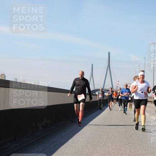 03.10.2025 - Köhlbrandbrückenlauf Yannick Fuchs http://msf.ph/oto/9195579 03.10.2025 12:00:08 Position 3  meine-sportfotos.de