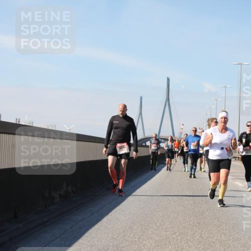 03.10.2025 - Köhlbrandbrückenlauf Yannick Fuchs http://msf.ph/oto/9195580 03.10.2025 12:00:09 Position 3  meine-sportfotos.de