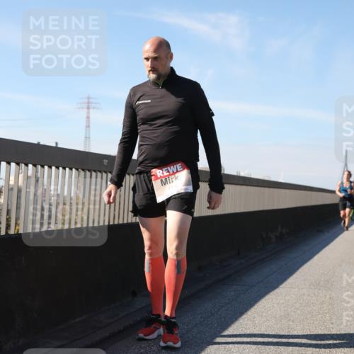03.10.2025 - Köhlbrandbrückenlauf Yannick Fuchs http://msf.ph/oto/9195601 03.10.2025 12:00:15 Position 3 4239 meine-sportfotos.de