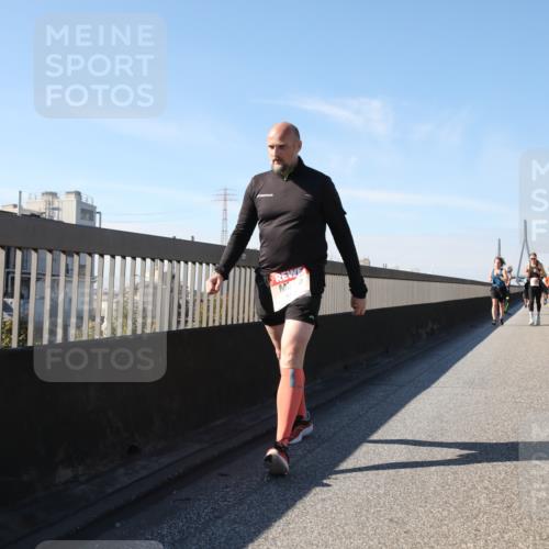 03.10.2025 - Köhlbrandbrückenlauf Yannick Fuchs http://msf.ph/oto/9195602 03.10.2025 12:00:15 Position 3  meine-sportfotos.de