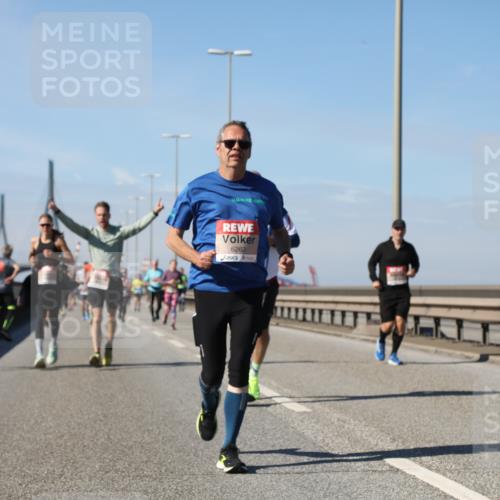03.10.2025 - Köhlbrandbrückenlauf Yannick Fuchs http://msf.ph/oto/9195604 03.10.2025 12:00:16 Position 3 6262 meine-sportfotos.de
