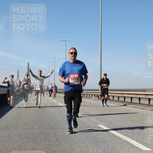 03.10.2025 - Köhlbrandbrückenlauf Yannick Fuchs http://msf.ph/oto/9195606 03.10.2025 12:00:16 Position 3 6262 meine-sportfotos.de