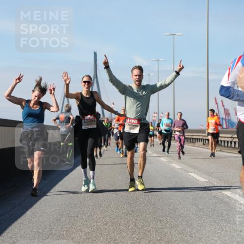 03.10.2025 - Köhlbrandbrückenlauf Yannick Fuchs http://msf.ph/oto/9195608 03.10.2025 12:00:17 Position 3 6675, 4367 meine-sportfotos.de