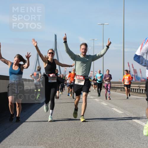 03.10.2025 - Köhlbrandbrückenlauf Yannick Fuchs http://msf.ph/oto/9195609 03.10.2025 12:00:17 Position 3 6675, 4367 meine-sportfotos.de